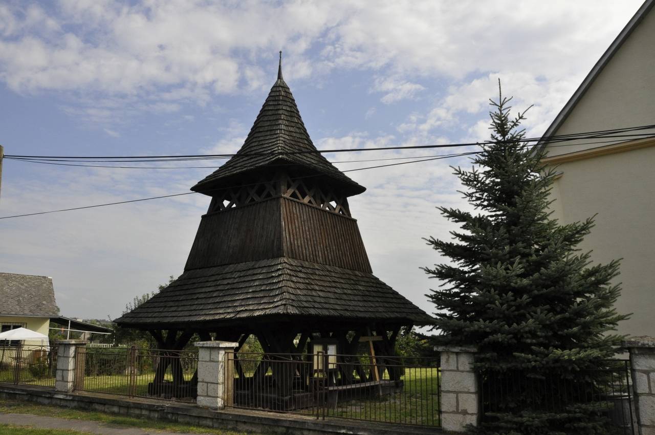 Drevená zvonica Malé Ozorovce