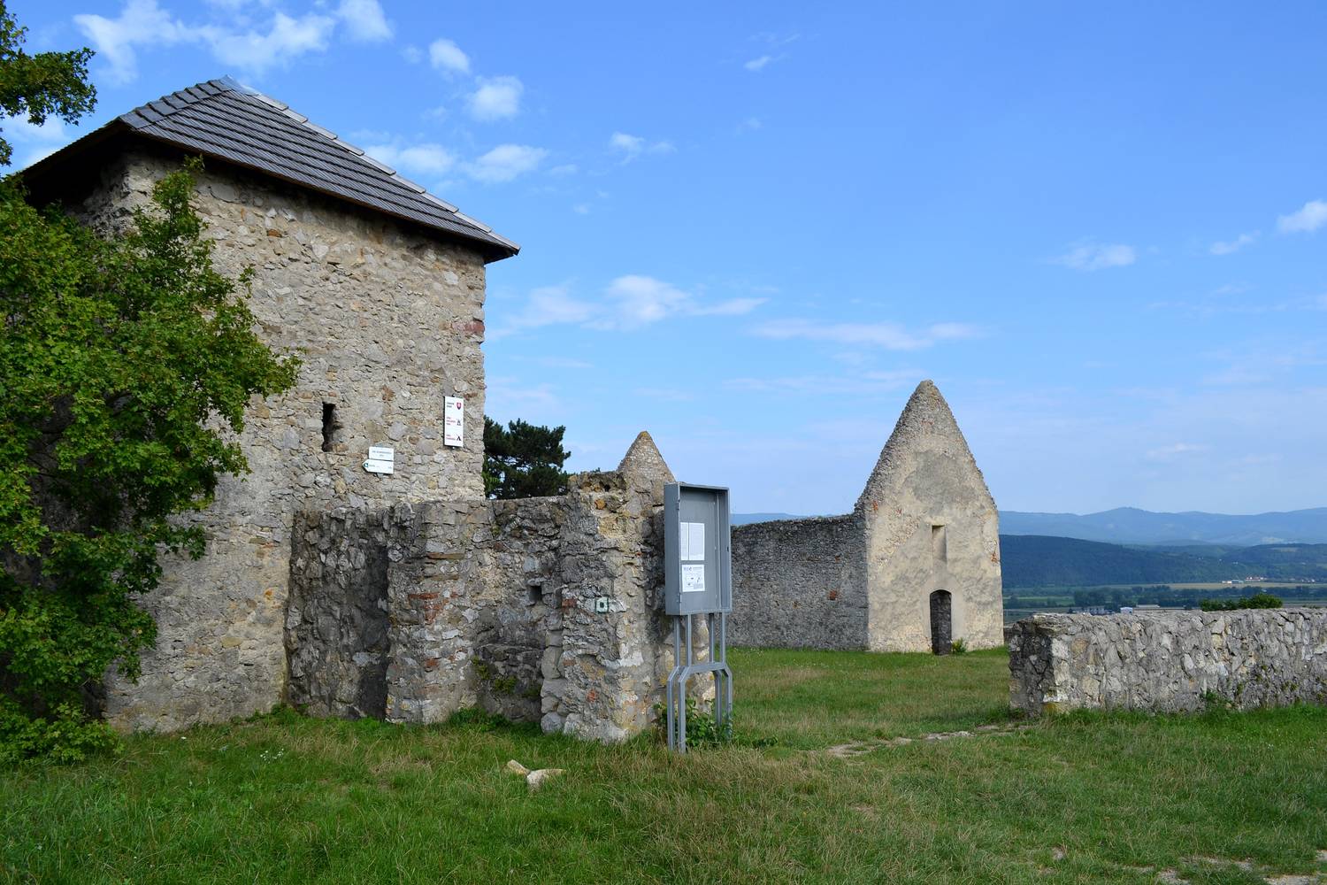 Kostol všetkých svätých Haluzice