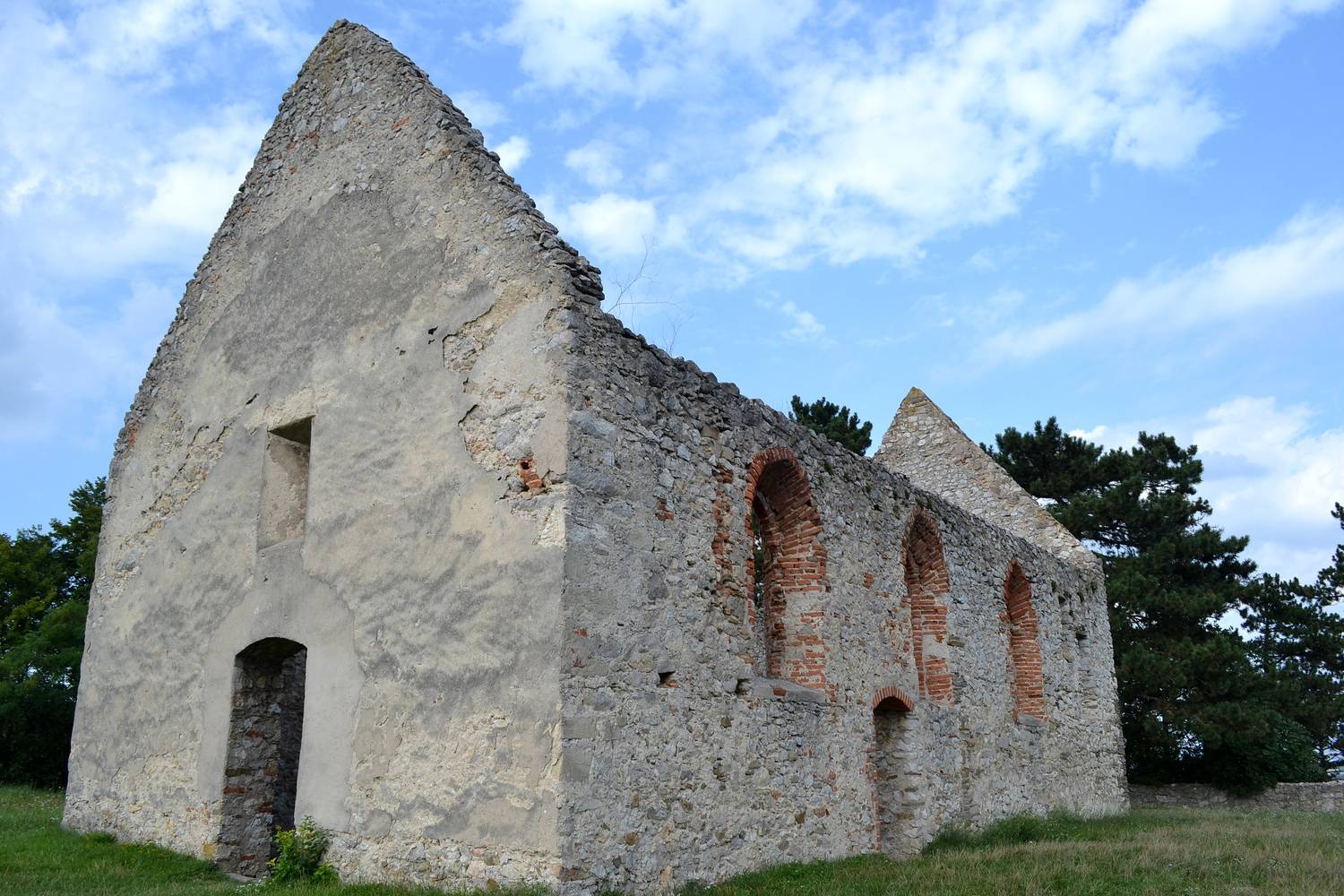 Kostol všetkých svätých Haluzice